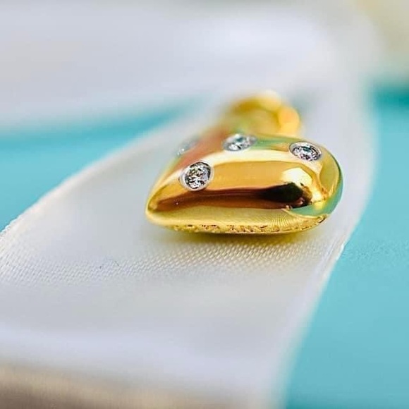 ♥️ Tiffany 18K Yellow Gold Platinum Diamond 
Etoile Heart Charm♥️ - Picture 4 of 5